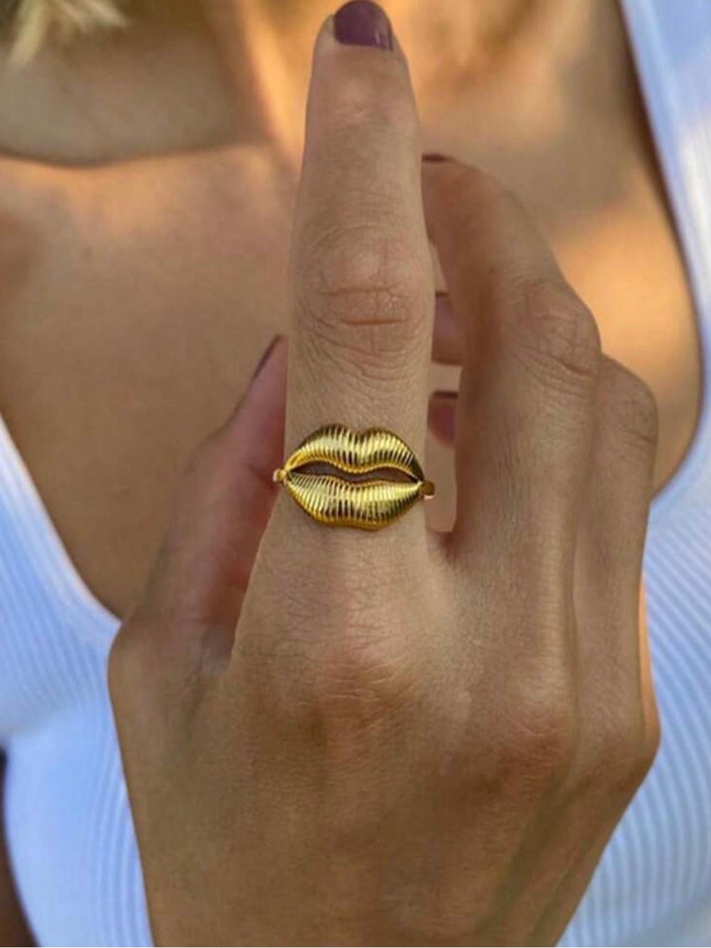 Gold Lip Motif Ring